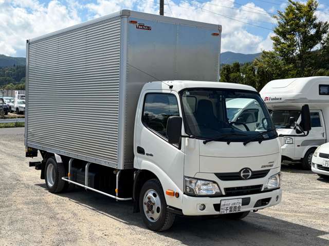 Hino Dutro 3