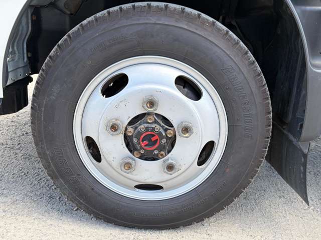 Hino Dutro 9