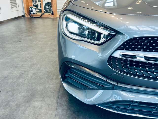 Mercedes-Benz GLA-Class 12