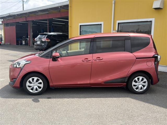 Toyota Sienta 11