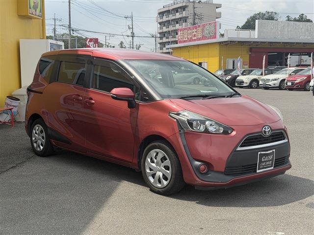 Toyota Sienta 4