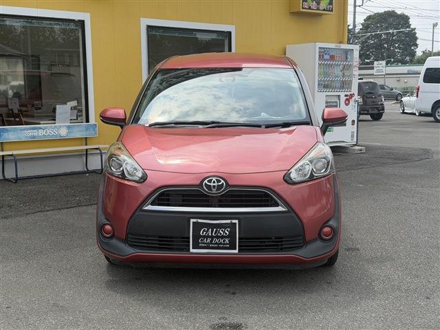 Toyota Sienta 5