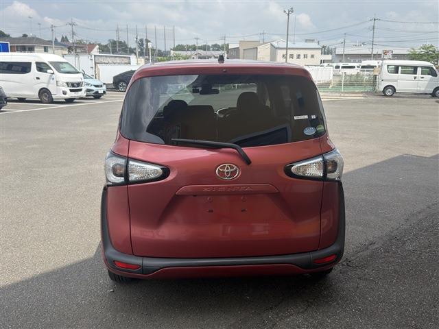 Toyota Sienta 6
