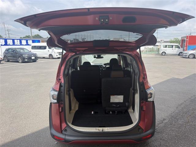 Toyota Sienta 7