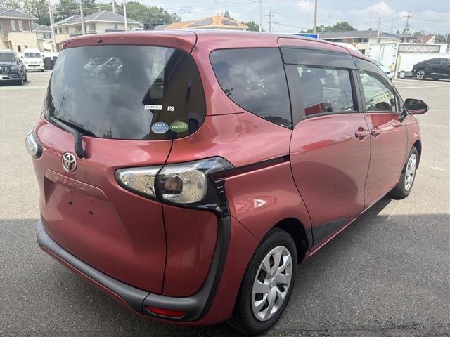 Toyota Sienta 8