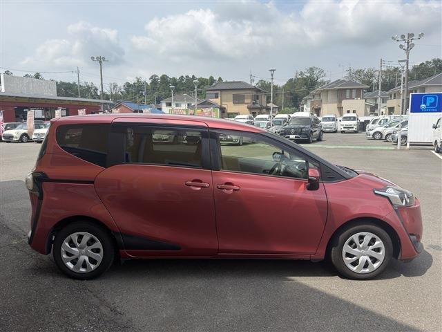 Toyota Sienta 10