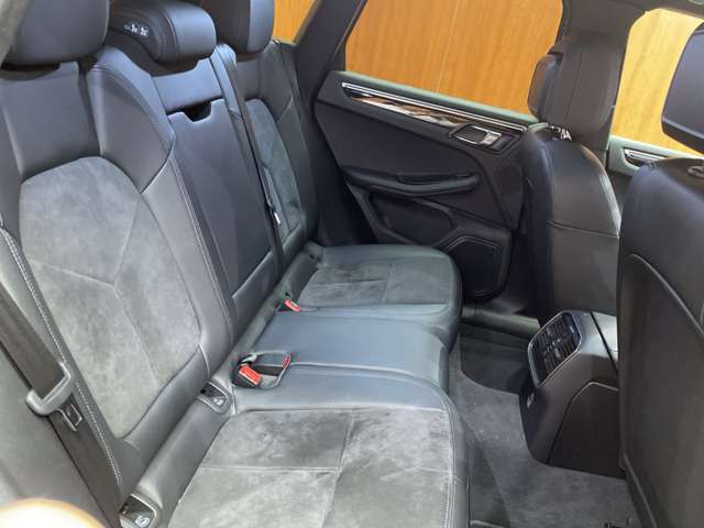 Porsche Macan 8