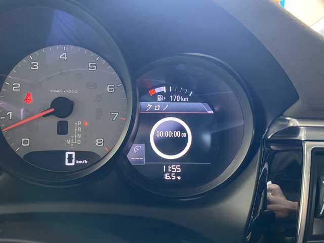 Porsche Macan 8