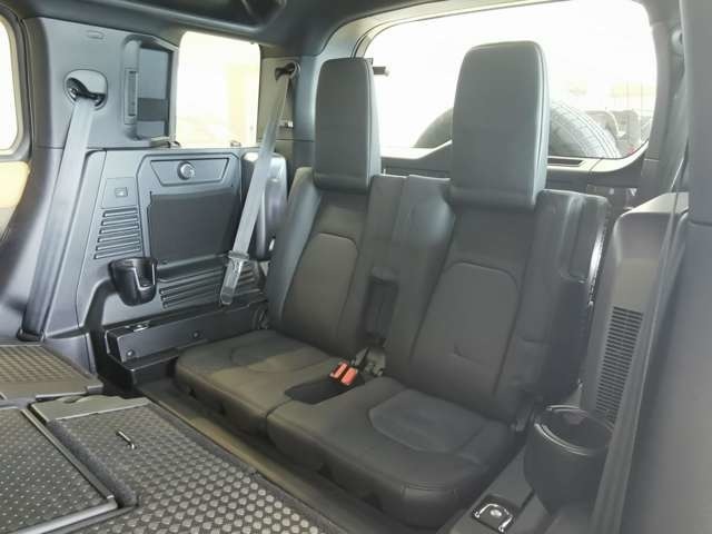 Land Rover Defender 4