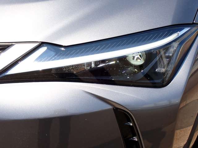 Lexus UX 6