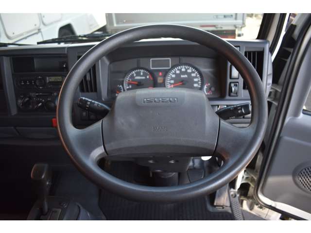 Isuzu Elf 6
