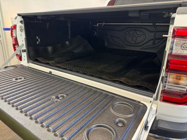 Toyota Hilux 6