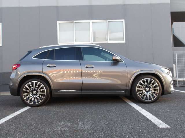 Mercedes-Benz GLA-Class 12