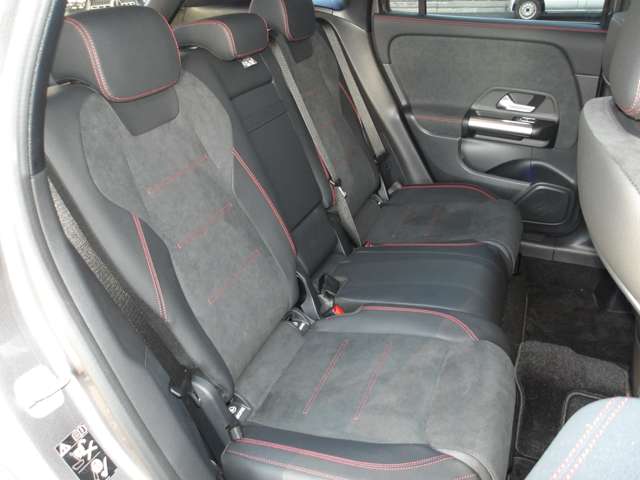 Mercedes-Benz GLA-Class 4