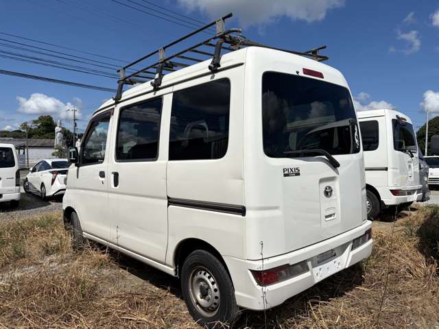 Daihatsu Hijet Cargo 3