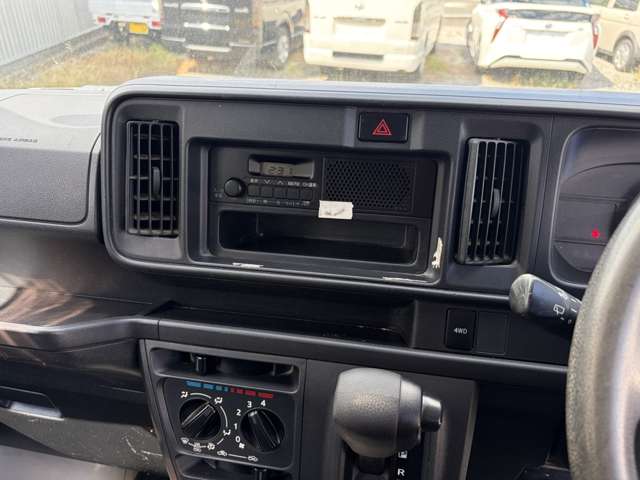 Daihatsu Hijet Cargo 7