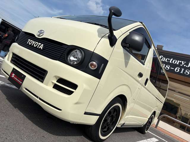 Toyota Hiace Van 3