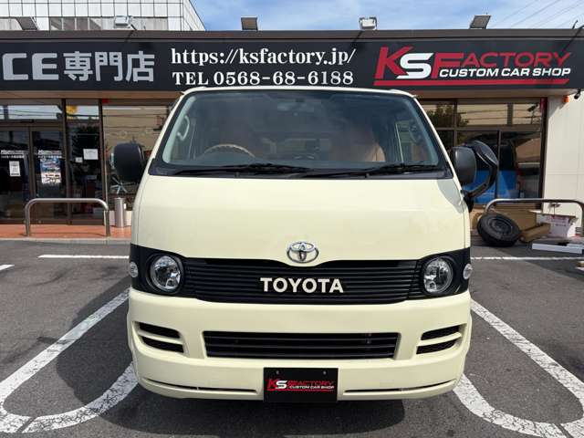 Toyota Hiace Van 4