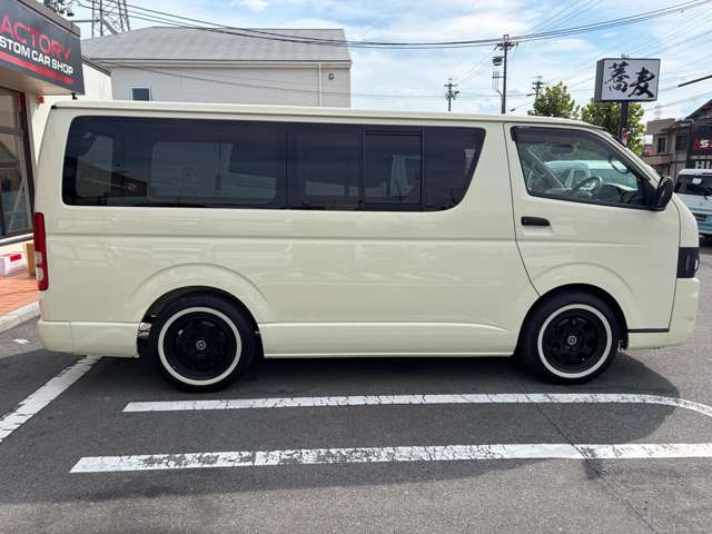 Toyota Hiace Van 5