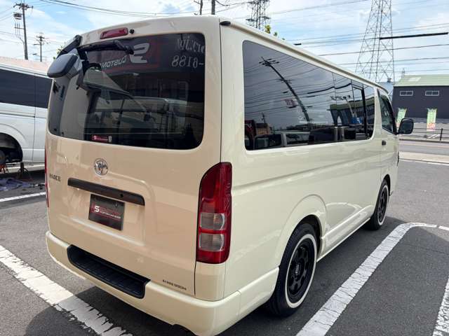 Toyota Hiace Van 6