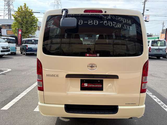 Toyota Hiace Van 7