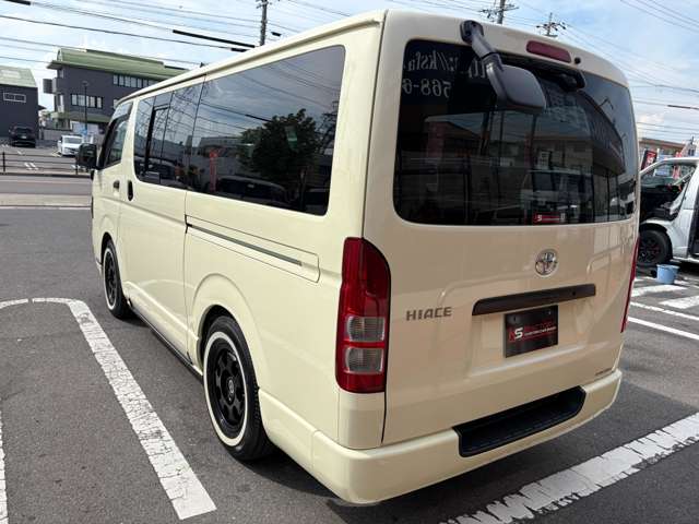 Toyota Hiace Van 8