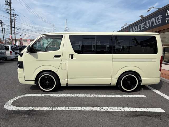 Toyota Hiace Van 9