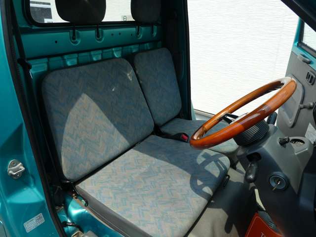 Daihatsu Midget II 6