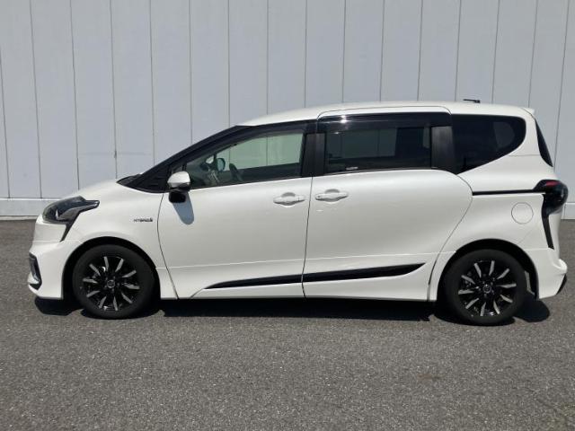 Toyota Sienta 5