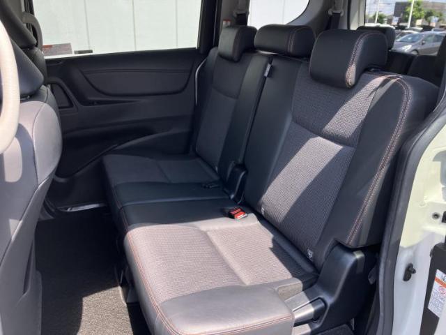 Toyota Sienta 10