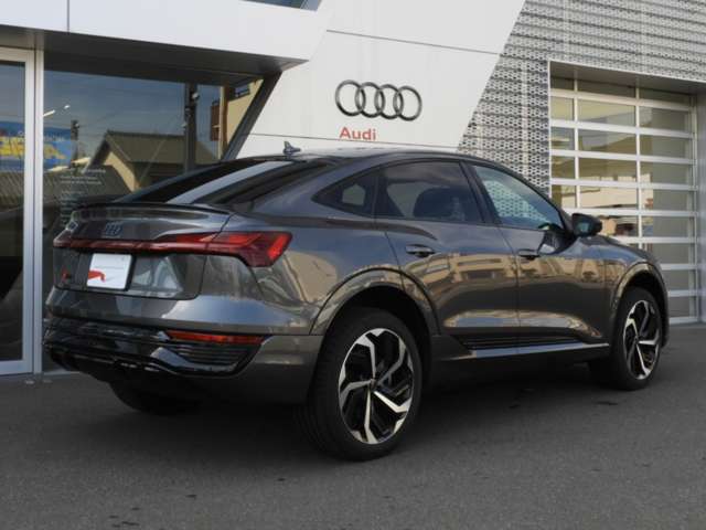 Audi Q8 Sportback e-tron 4