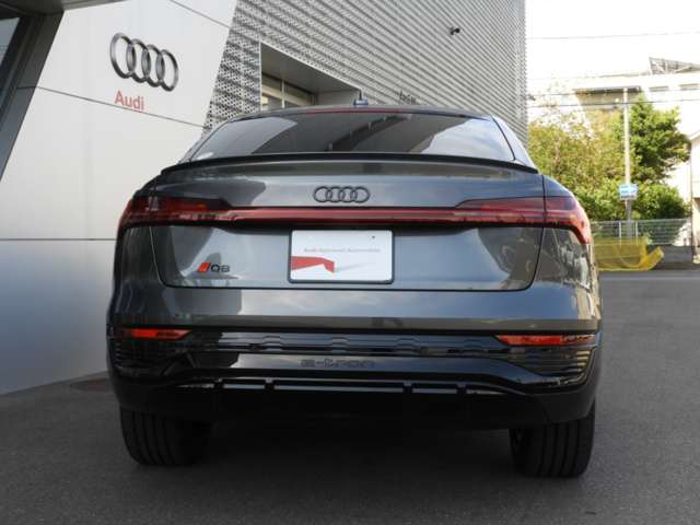 Audi Q8 Sportback e-tron 5