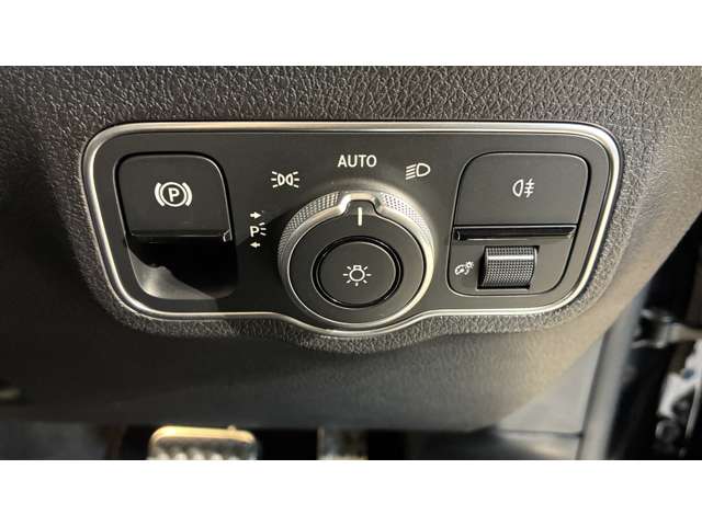 Mercedes-Benz EQB 10