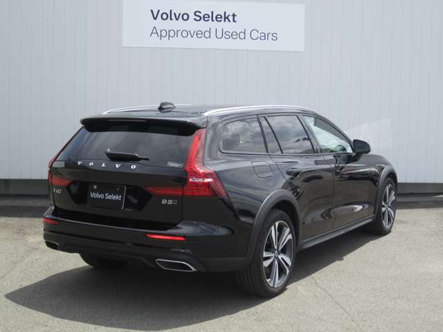 Volvo V60 Cross Country 2
