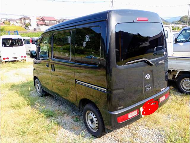 Daihatsu Hijet Cargo 3