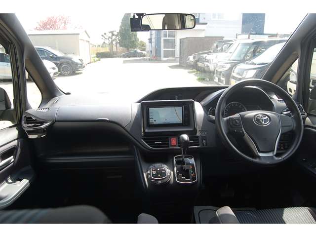 Toyota Noah 6