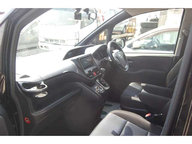 Toyota Noah 7