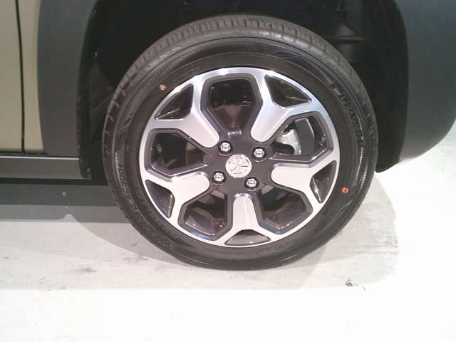 Mazda Flair Crossover 11