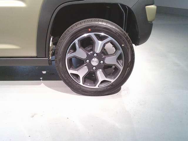 Mazda Flair Crossover 10