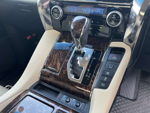 Toyota Alphard 12