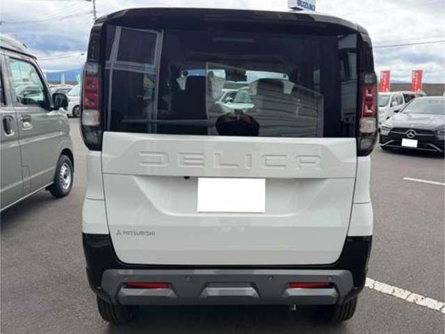 Mitsubishi Delica Mini 6
