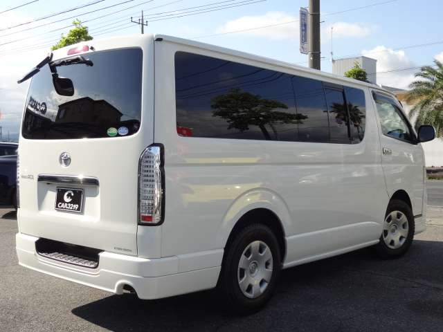 Toyota Hiace Van 11