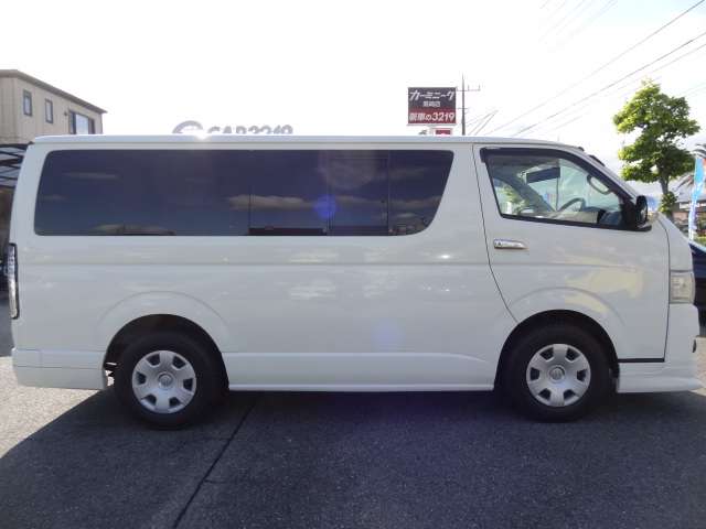 Toyota Hiace Van 9