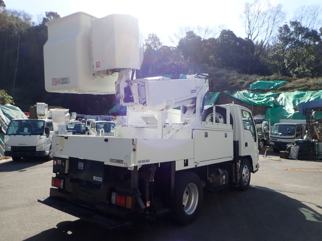 Isuzu Elf 2