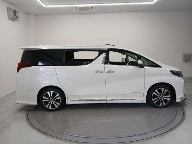 Toyota Alphard 4