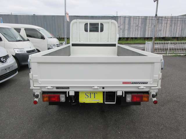 Hino Dutro 6