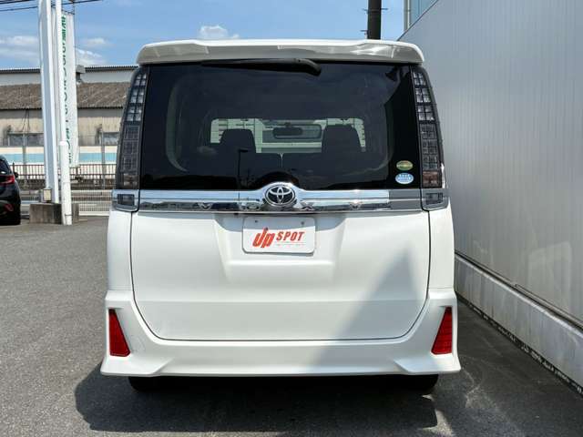 Toyota Voxy 11