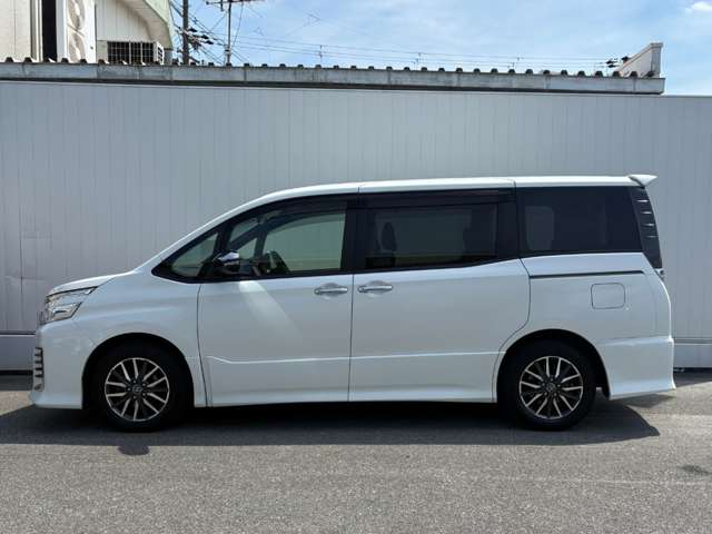Toyota Voxy 9