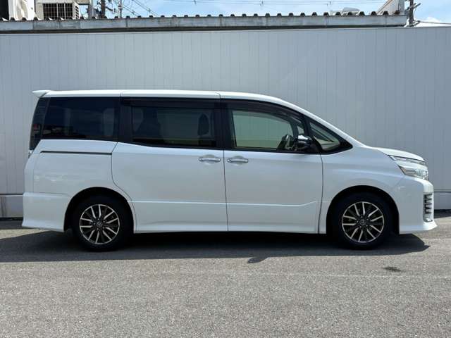 Toyota Voxy 10