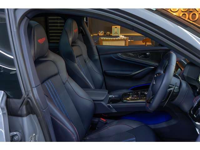 Aston Martin DBX 12